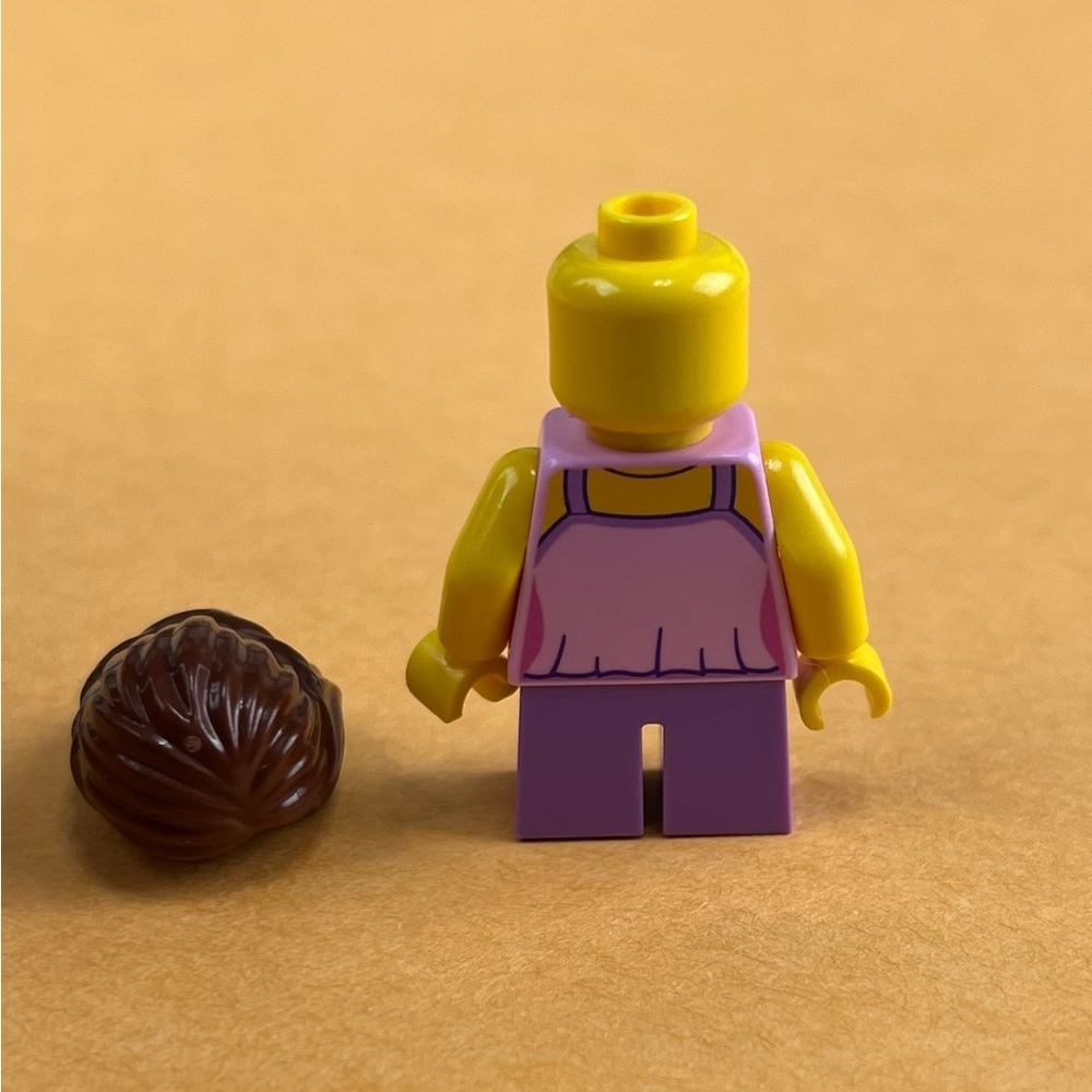 LEGO City Town Minifigure Girls Set 31067 Modular Poolside Holiday twn297 2” - Picture 10 of 10